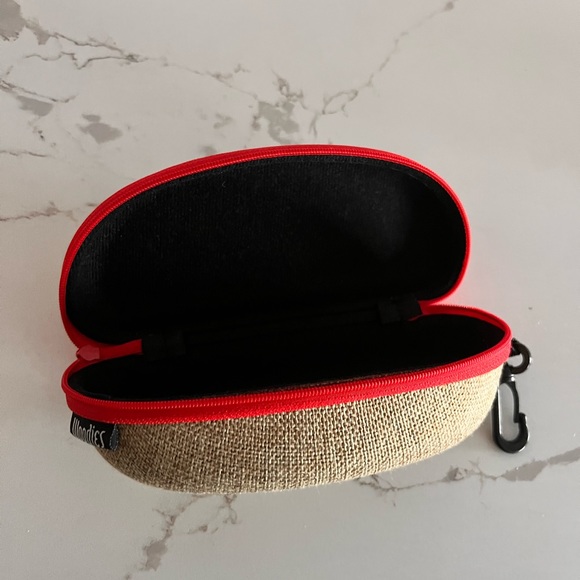 Glasses case holder, woodies brand , with clip - Picture 3 of 4